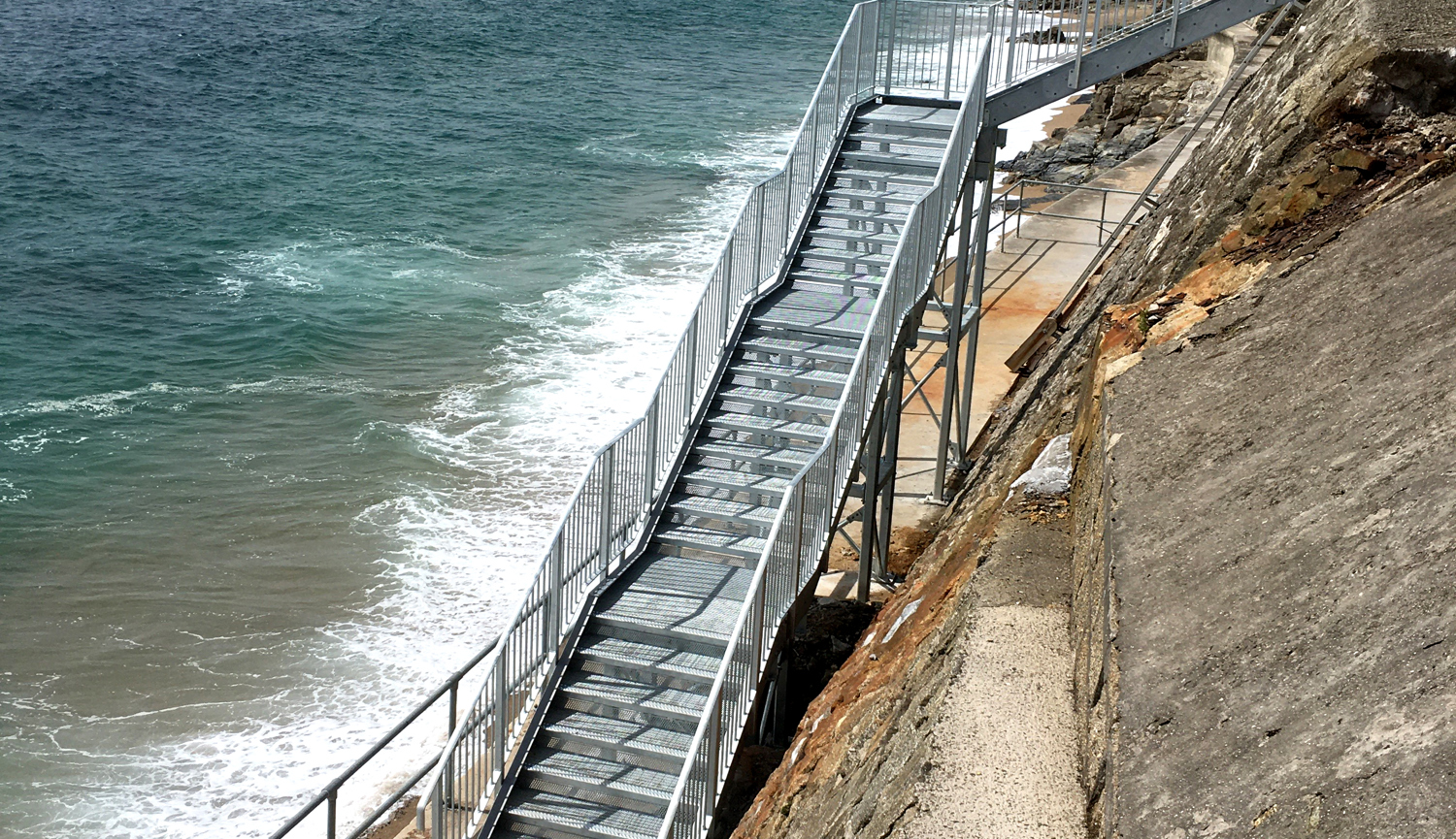 Cornwall Council Serrated Mesh Treads With O5 Nosing Staircase 02