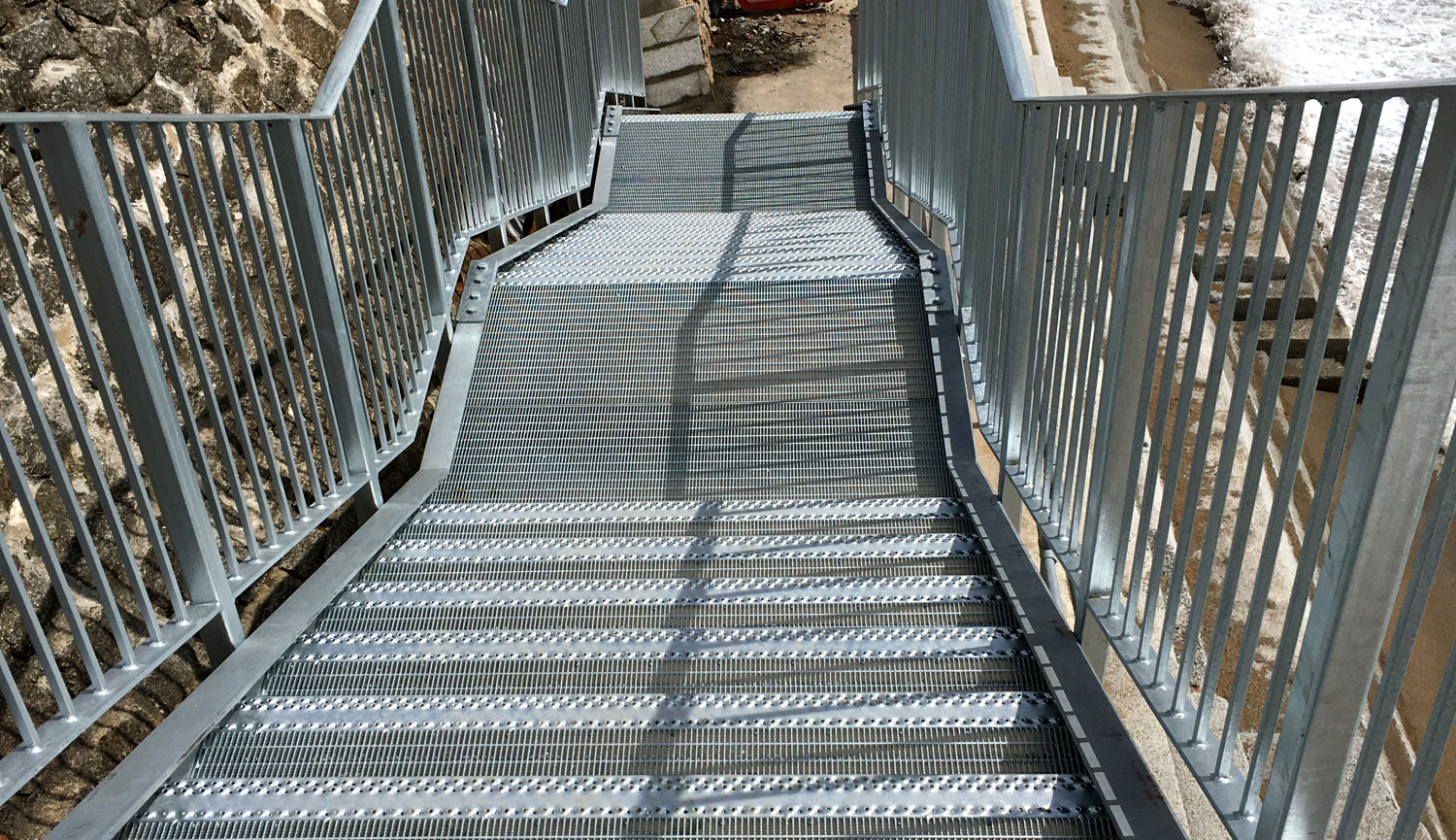 Cornwall Council Serrated Mesh Treads With O5 Nosing Staircase 03