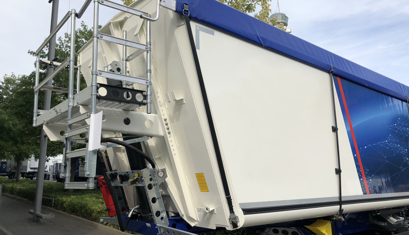 Aluminium work platform for trailers