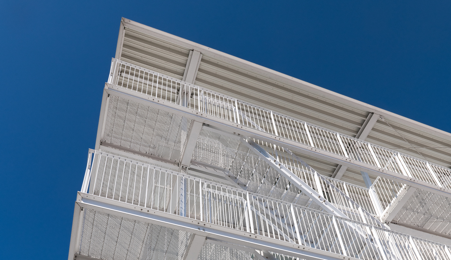 Optimo Grating Straight Staircases by PCP - Robust and Customizable Stair Solutions