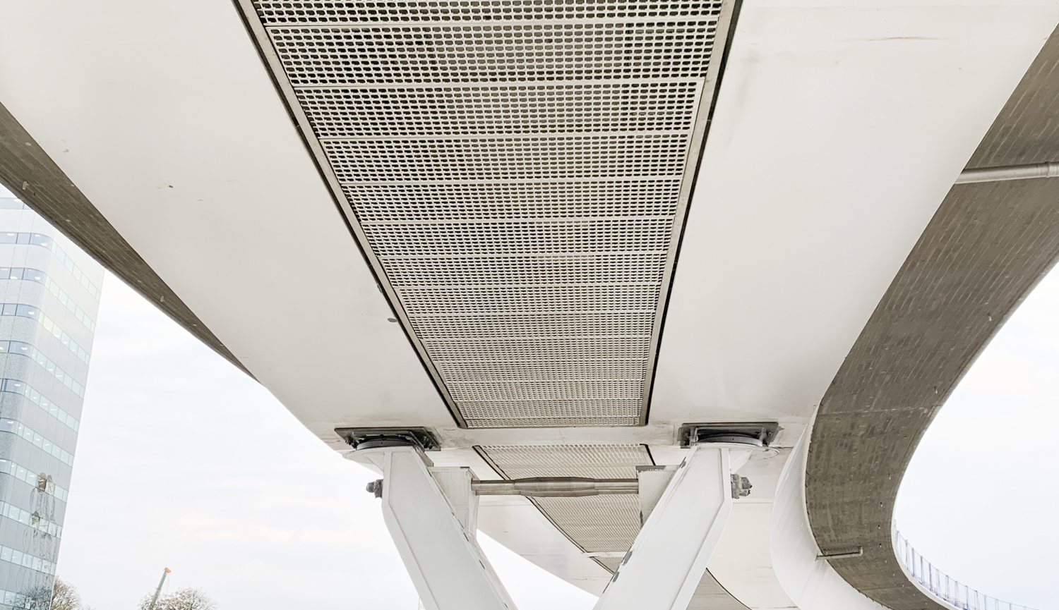 Hising Bridge CUBE Gratings Plain Ceiling 3173