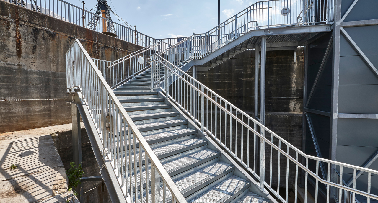 Antislip stair treads for public area