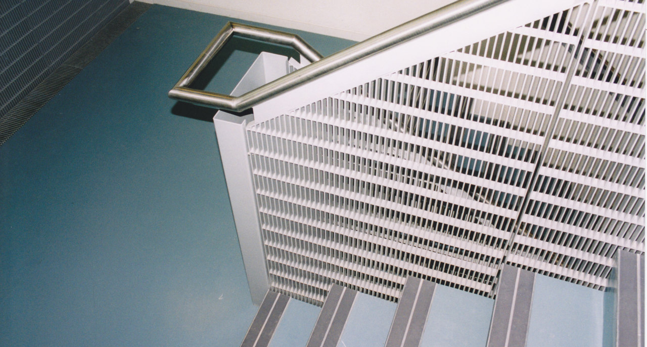 Riste i brug til udfyldning af gelænder