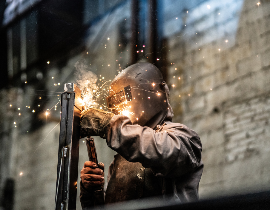 Industrial Worker Welding Steel 1012745854 3867X2580
