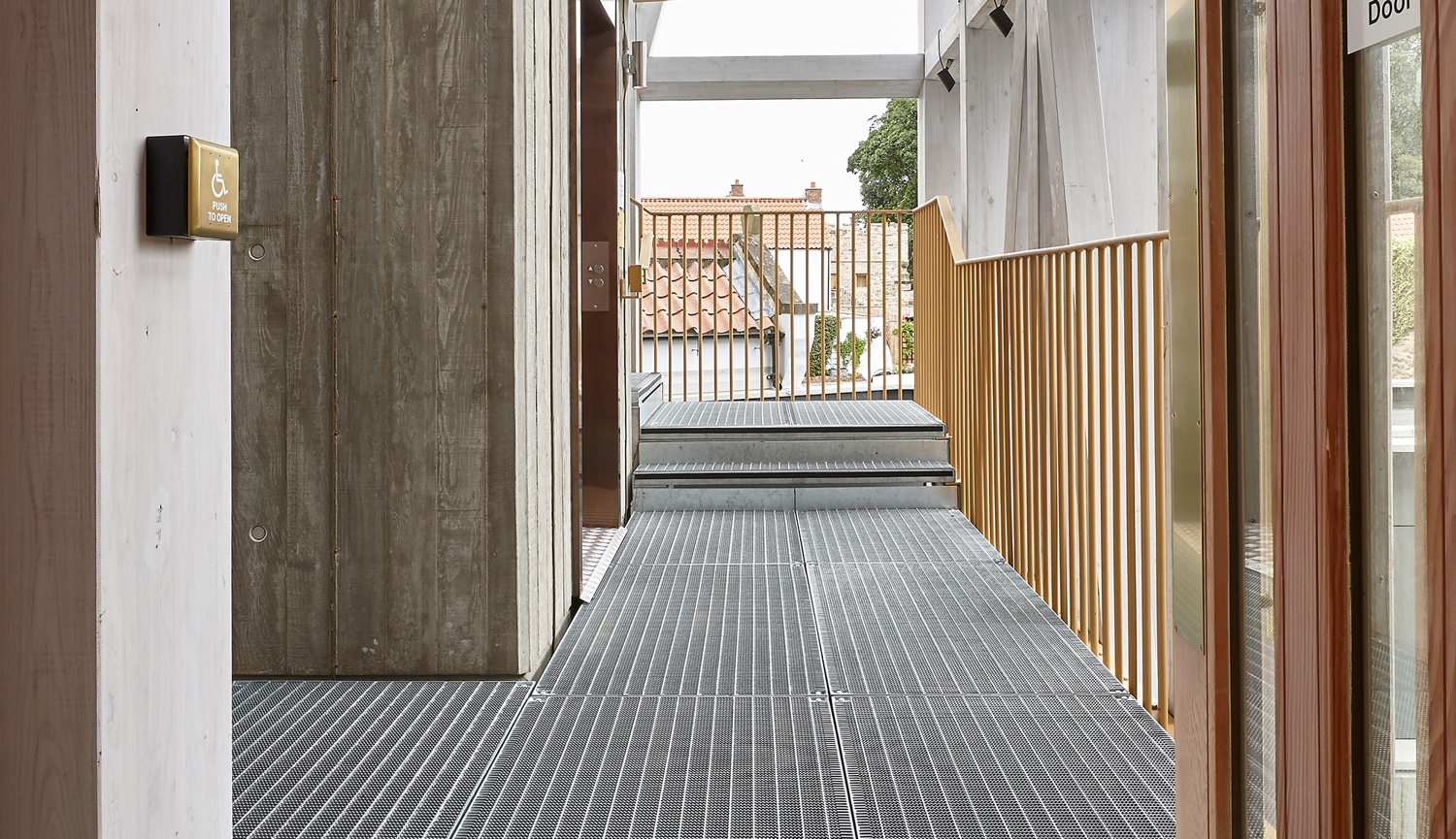 Gitterriste på mål som adgangsveje