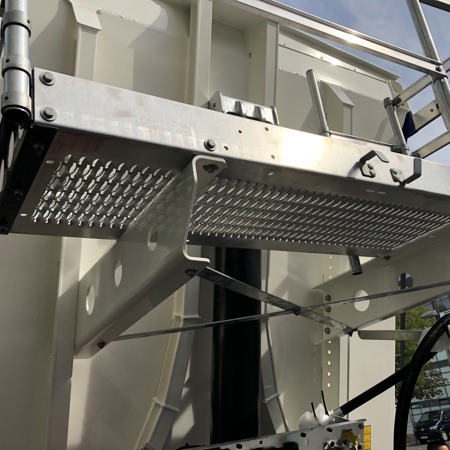 Tipper trailer platforms